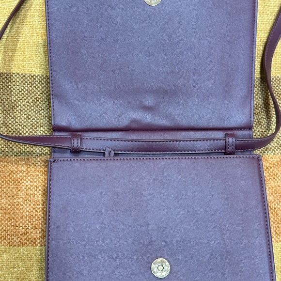 Disney Danielle Nicole Tinkerbell Key Hole Crossbody Bag - Picture 5 of 6